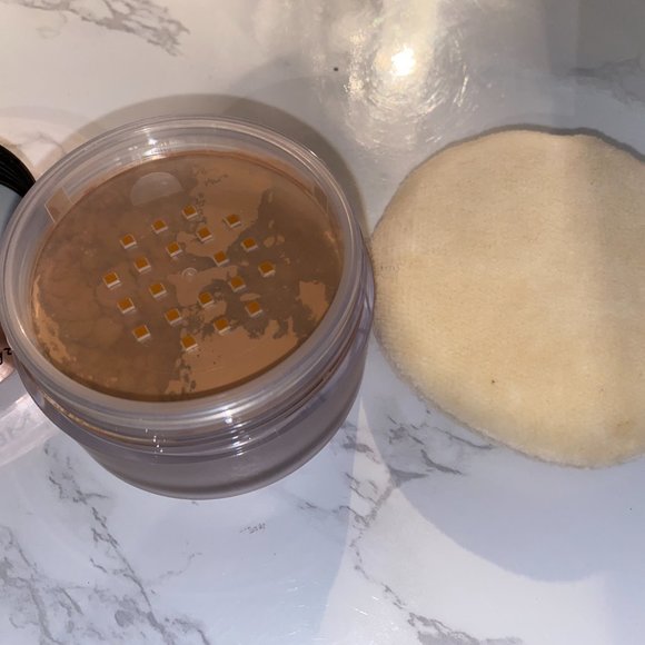 Laura Mercier Loose Setting Powder Medium Deep - Picture 3 of 4